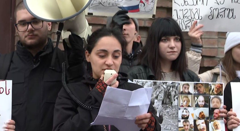 „ქართული განათლება საფრთხეშია“ – პროტესტი განათლების სამინისტროსთან