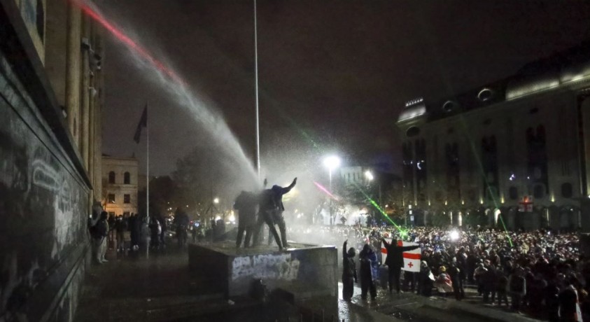 თბილისი, რუსთაველის გამზირი, 19:05, 7 დეკემბერი, 2024 წელი