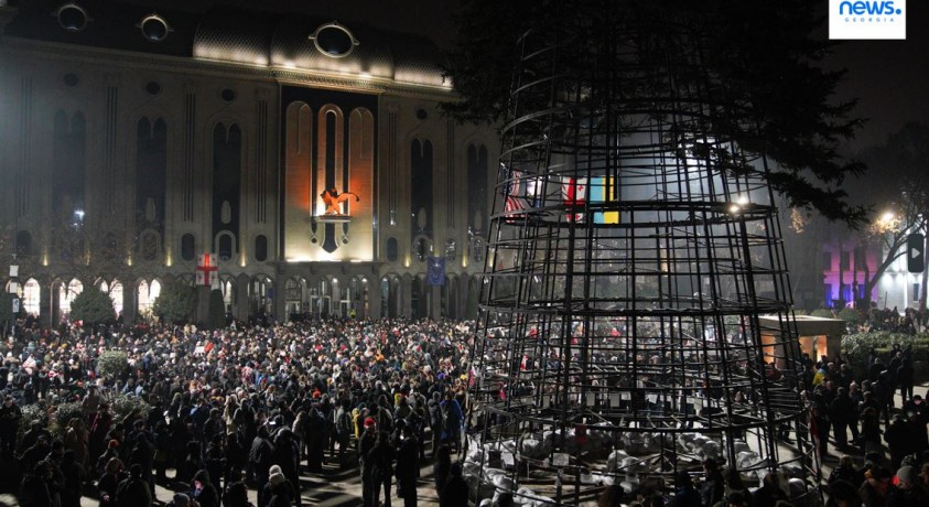 თბილისი, საპროტესტო აქცია რუსთაველის გამზირზე, 22:20, 8 დეკემბერი, 2024 წელი
