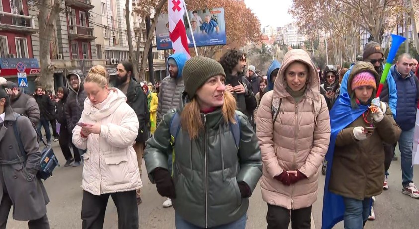 სხვადასხვა სფეროს წარმომადგენლების საპროტესტო მსვლელობა თბილისის ქუჩებში
