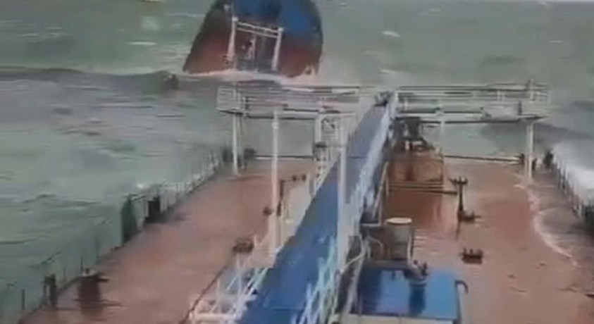 ორმა რუსულმა ნავთობმზიდმა შავ ზღვაში კატასტროფა განიცადა