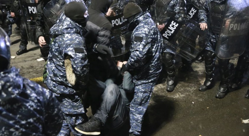 დაკარგული ნივთები – იურისტები ამბობენ, რომ აქციაზე დაკავებულთა უმეტესობა გაძარცვეს