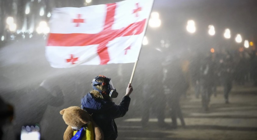 სალომე ზურაბიშვილის ბრიფინგის შემდეგ ოპოზიციონერმა პოლიტიკოსებმა კომენტარი გააკეთეს