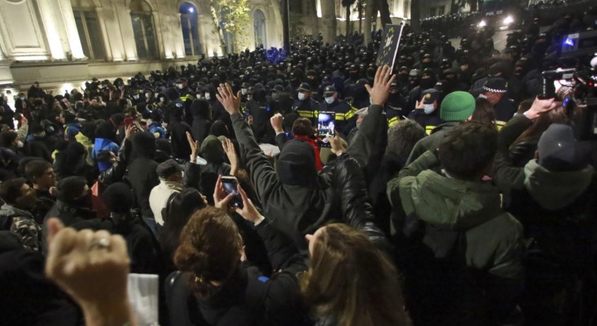 „ერთ-ერთი დაკავებული შიმშილობს“ – სახალხო დამცველის აპარატი