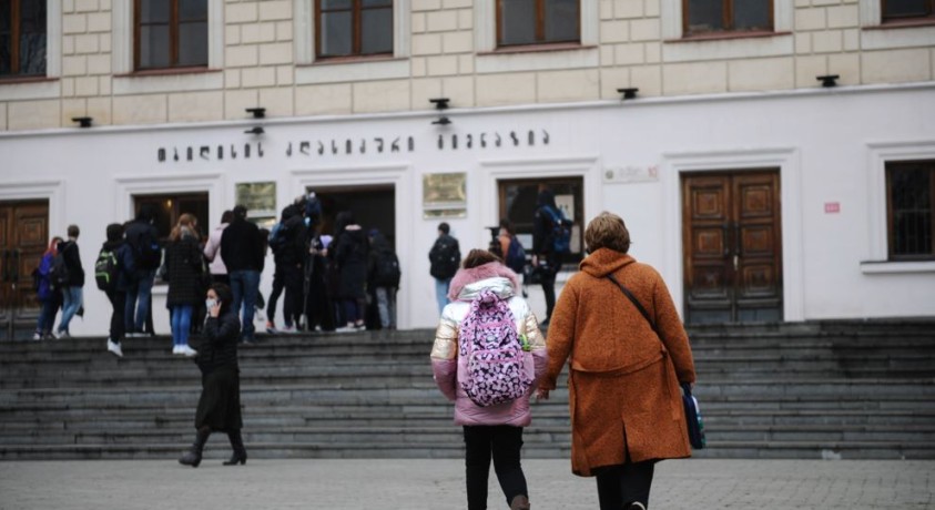 საქართველოს სკოლების დიდ უმრავლესობაში მეორე უცხო ენად რუსული ისწავლება