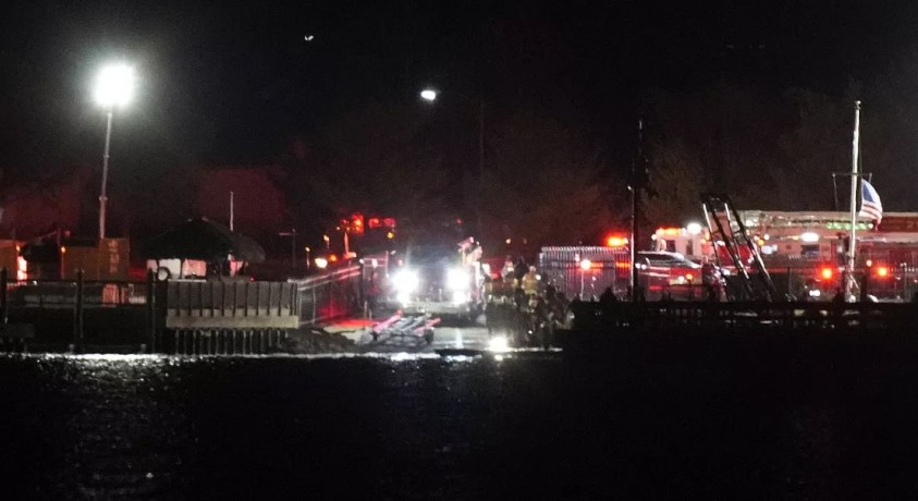 აშშ-ში სამგზავრო თვითმფრინავი სამხედრო ვერტმფრენს შეეჯახა