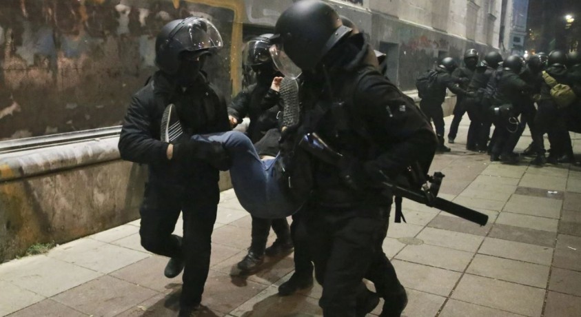 პროტესტის მონაწილეთა ჩხრეკა, გამოკითხვა და დაკავება