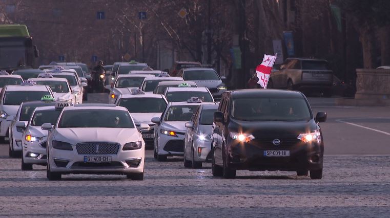 კომპანია „ბოლტის” მძღოლები სამუშაო პირობებს აპროტესტებენ