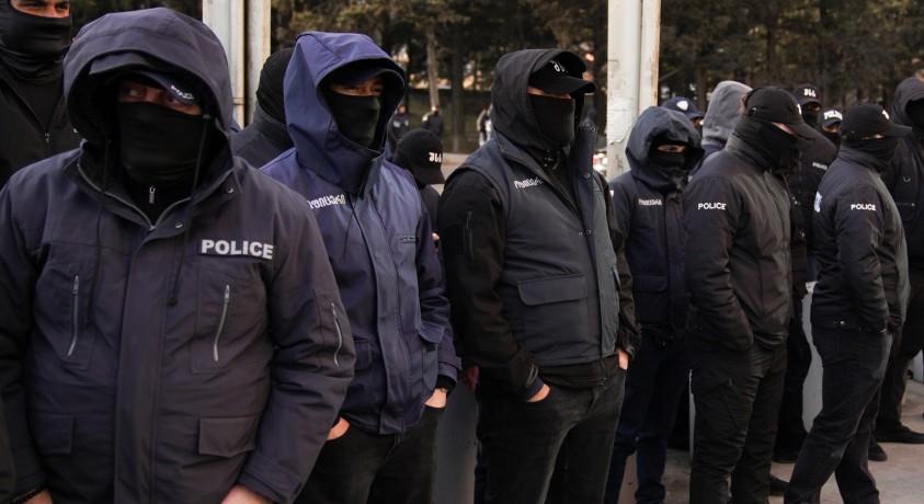 ნიღბიანი პოლიცია