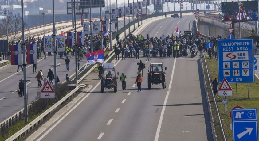 სერბეთში აქციების მეასე დღეს სტუდენტებმა ხიდი, გზატკეცილი და გზები გადაკეტეს