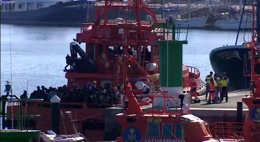 კანარის კუნძულების სანაპიროსთან ახლოს ასობით მიგრანტი გადაარჩინეს