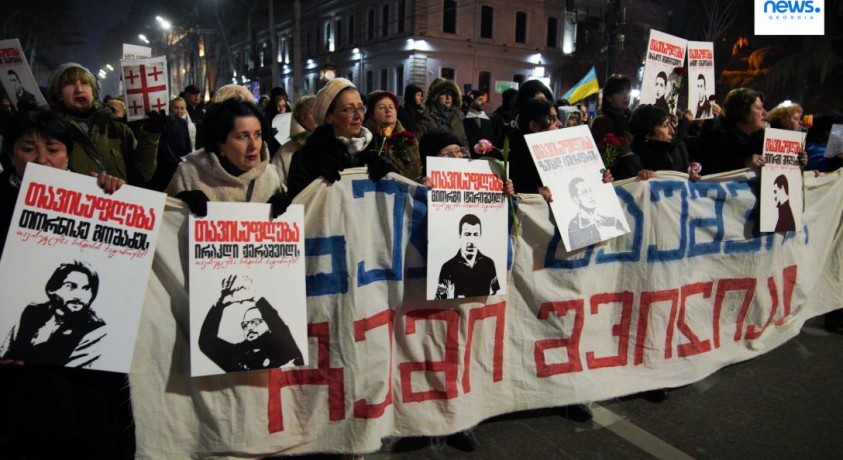 „ხელი გაუშვი, ჩემი შვილია“ – დედების მარში თბილისში