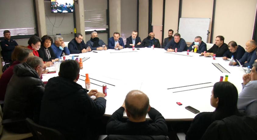 ოპოზიციამ აქციები დროებით გადადო