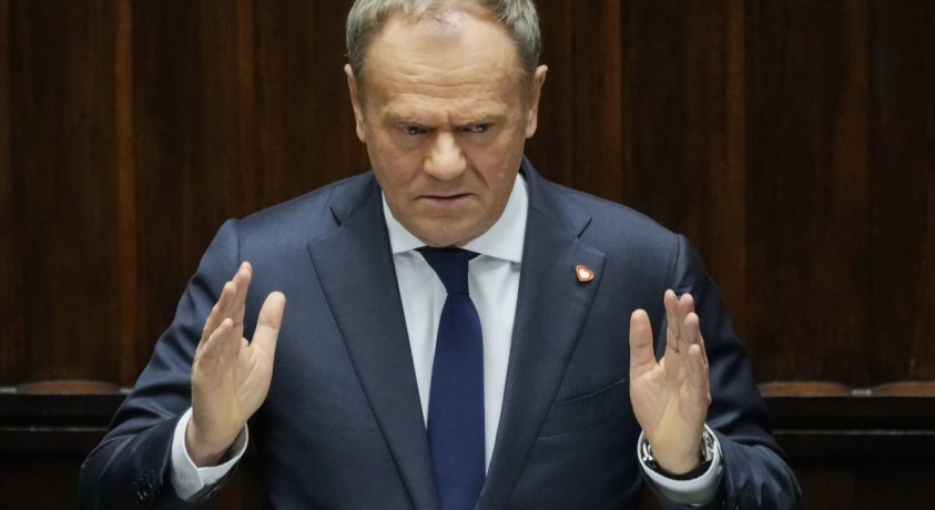 დონალდ ტუსკმა საგარეო მინისტრი დაიცვა მას შემდეგ, რაც ილონ მასკმა მას „პატარა კაცი“ უწოდა