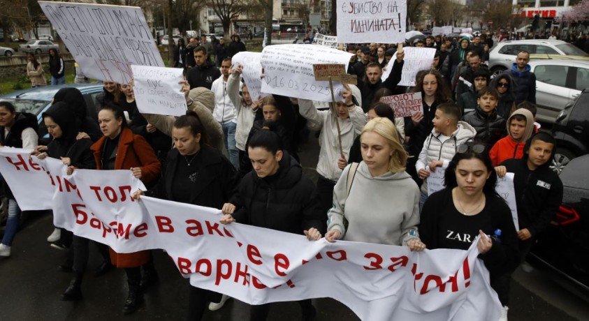 კოჩანის მცხოვრებლებმა ღამის კლუბში გაჩენილ ხანძარზე პასუხისმგებელი პირების დასჯა მოითხოვეს
