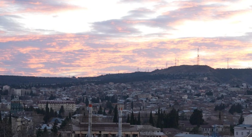 როდის იღვიძებს თბილისი?