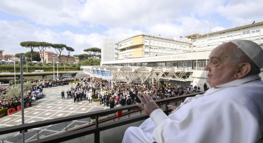 პაპი ფრანცისკე ვატიკანში დაბრუნდა