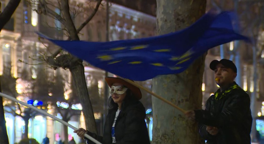 სტუდენტების მოძრავი პროტესტი – აქცია თეატრალურ უნივერსიტეტთან