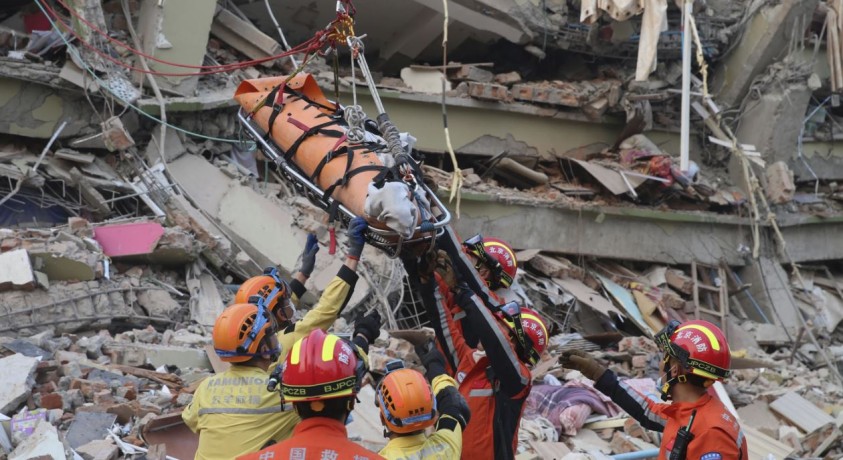 მიანმარში მაშველები მესამე დღეა ნანგრევებში გადარჩენილებს ეძებენ