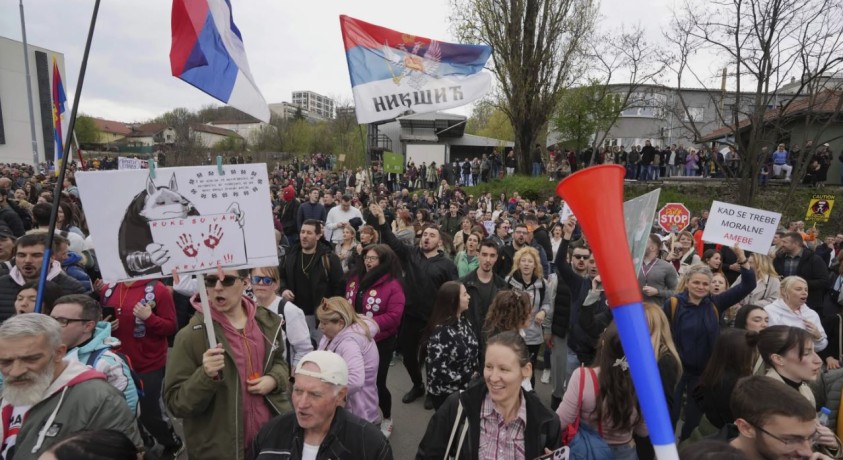 სერბეთში ისევ ითხოვენ არჩევნებს და აქციებისას დაკავებული მოქალაქეების გათავისუფლებას