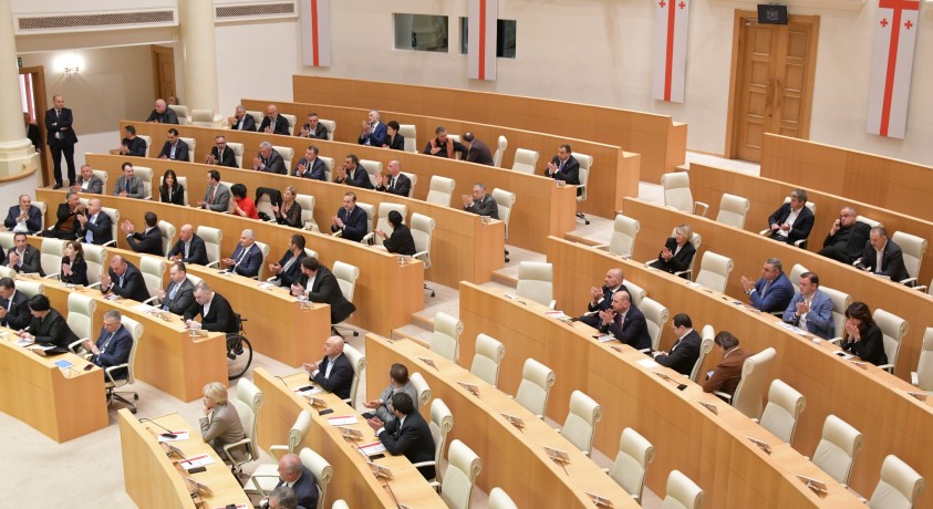 „ქართული ოცნება” ოპოზიციური პარტიების აკრძალვას აპირებს