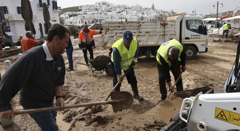 პაროსსა და მიკონოსში წყალმოვარდნის შედეგებთან გამკლავებას ცდილობენ