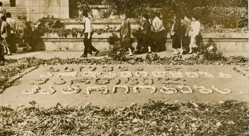 9 აპრილის ტრაგედიასთან დაკავშირებით განცხადებას ოპოზიციური პარტიების წარმომადგენლებიც ავრცელებენ