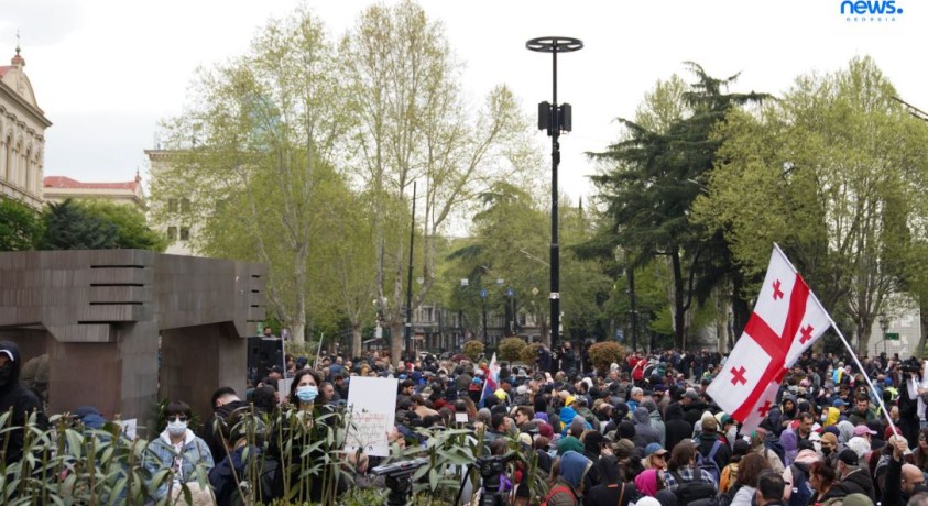 9 აპრილის მემორიალთან 36 წლის წინ დატრიალებულ ტრაგედიას იხსენებენ