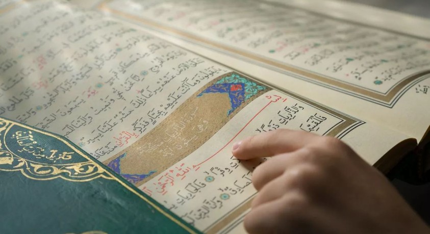 არა, დიდი ბრიტანეთი არ აიძულებს სკოლის მოსწავლეებს ისლამი შეისწავლონ