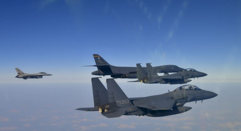 აშშ-მ ჩრდილოეთ კორეასთან ახლოს სამხედრო წვრთნები ჩაატარა