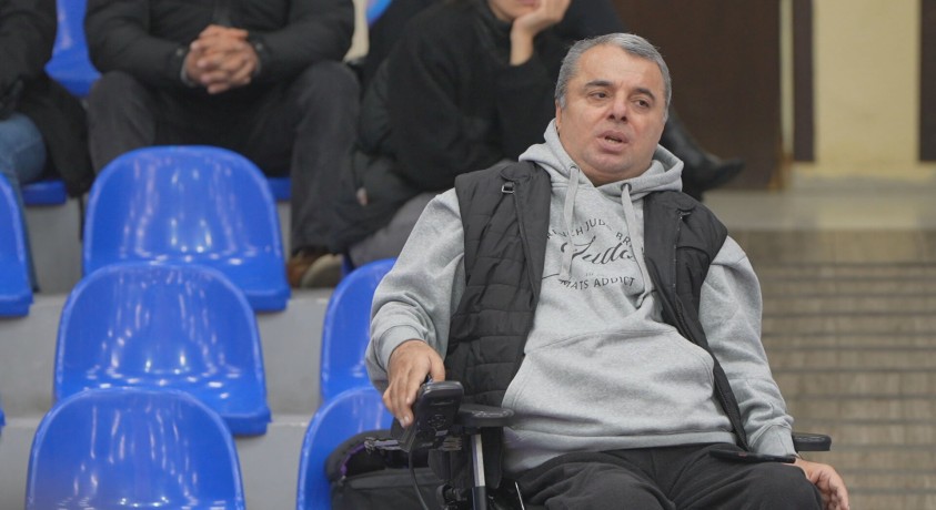 ამურ აბუაშვილი – ეტლით მოსარგებლე მწვრთნელი, რომელიც მომავალ ჩემპიონებს ზრდის…