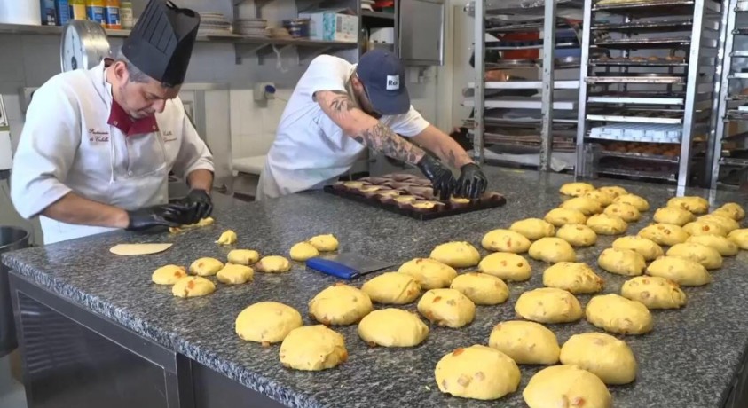 სააღდგომოდ იტალიის საკონდიტროებში განსაკუთრებით პოპულარულია პასქა კოლომბა და ნეაპოლური ტარტი