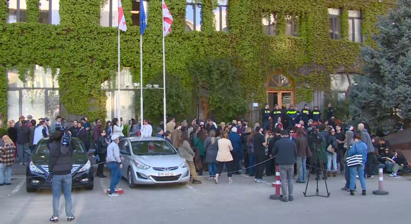 სახელოვნებო სფეროს პროტესტი კულტურის სამინისტროსთან