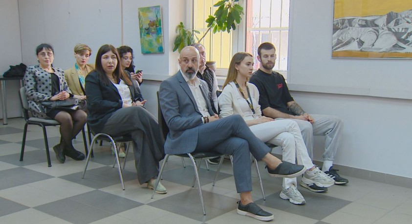 საჯარო სექტორის ყოფილი თანამშრომლები პოლიტიკურ ზეწოლაზე საუბრობენ