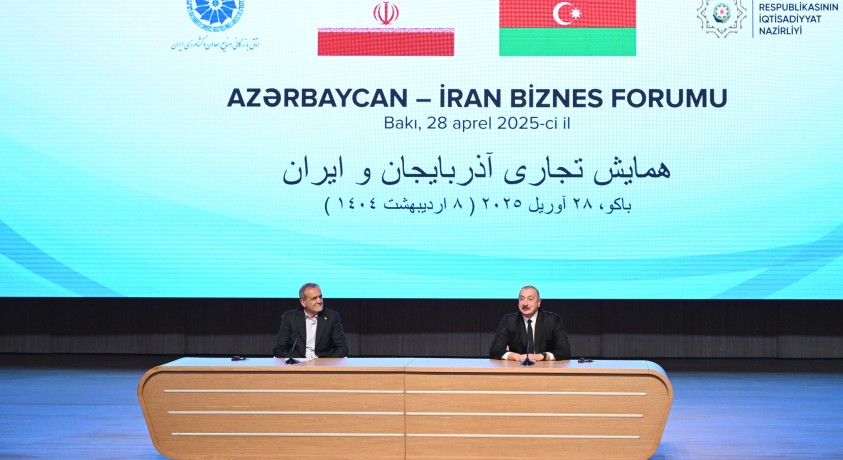 ირანის პრეზიდენტი მასუდ პეზეშკიანი ბაქოში ილჰამ ალიევს შეხვდა