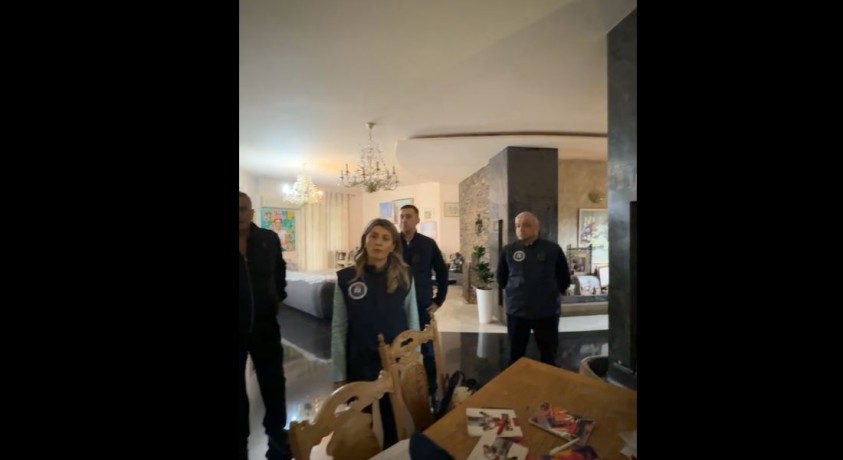 ნანუკა ჟორჟოლიანისა და მარიამ ბაჯელიძის სახლებში სამართალდამცველები ჩხრეკის ჩასატარებლად მივიდნენ