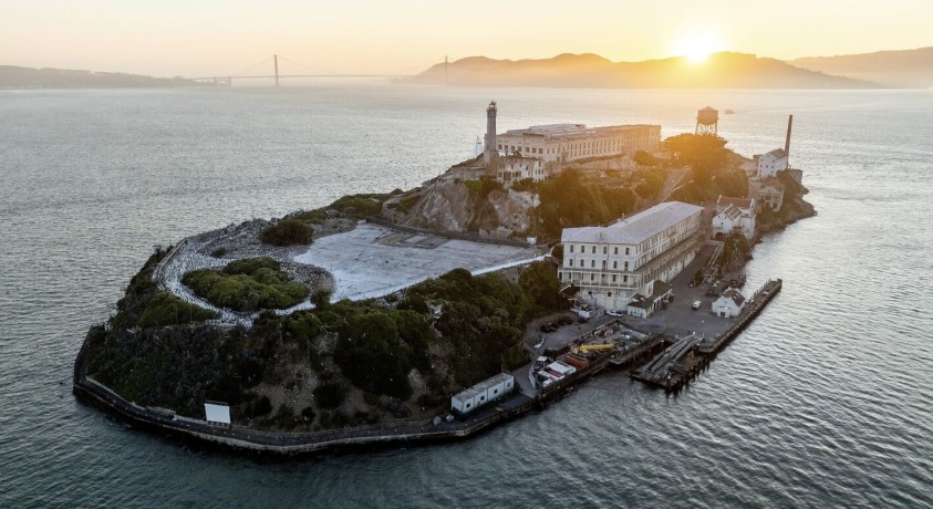 დონალდ ტრამპი ალკატრასის ციხის გახსნასა და მის გაფართოებას აპირებს