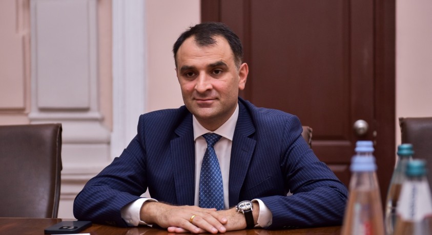 ბათუმის მერმა თანამდებობა დატოვა