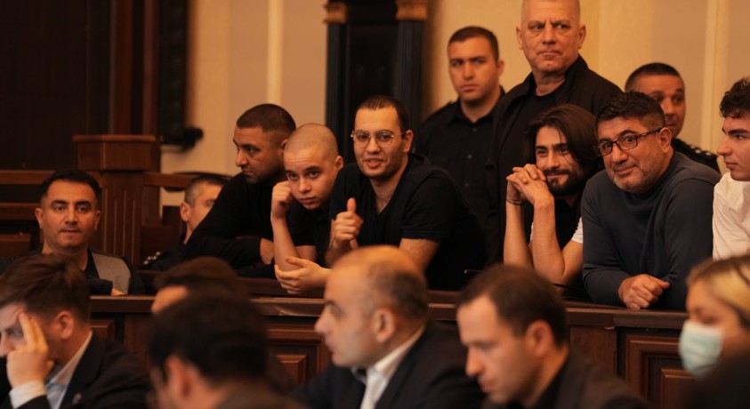 აქციებისას ჯგუფური ძალადობის ბრალდებით დაკავებული რვა პირის საქმეზე მორიგი სხდომა მიმდინარეობს