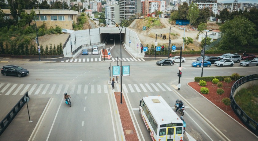 თბილისში უნივერსიტეტისა და პეტრე ქავთარაძის ქუჩების დამაკავშირებელი საავტომობილო გვირაბი გაიხსნა