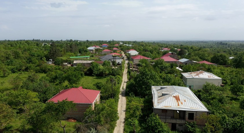 სოფელი დე-ფაქტო საზღვართან