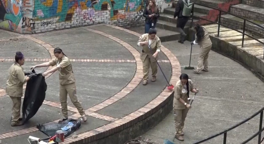 ბოგოტის ცენტრალური პარკი მსჯავრდადებულებმა დაასუფთავეს