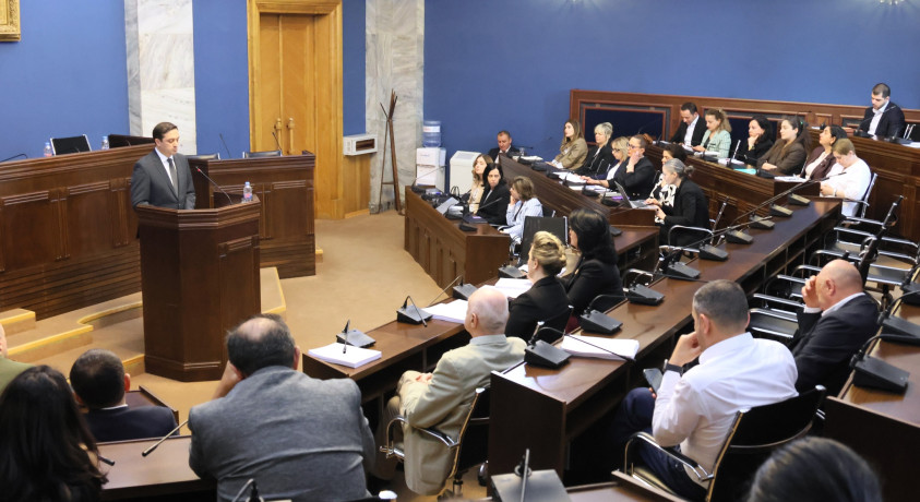სახალხო დამცველმა პარლამენტს ყოველწლიური ანგარიში წარუდგინა