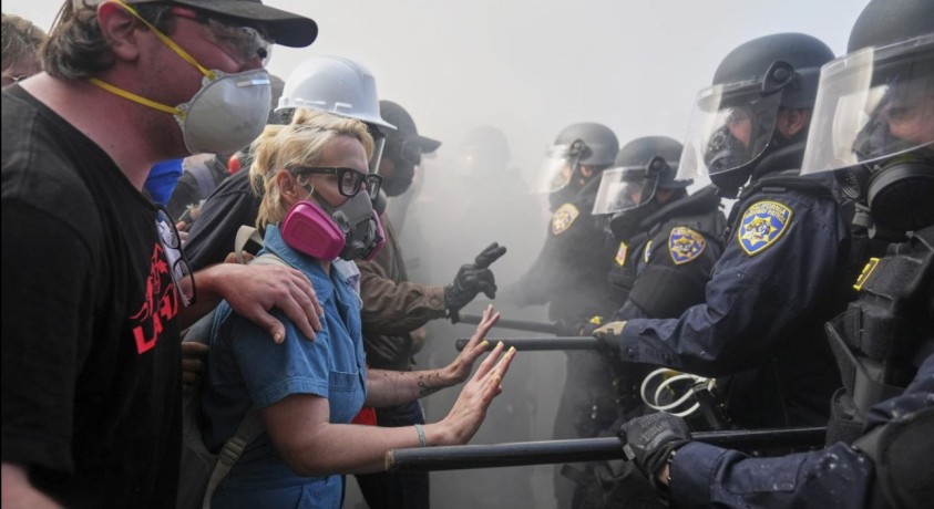 ლოს-ანჯელესში ეროვნულ გვარდიასა და დემონსტრანტებს შორის შეტაკებებია