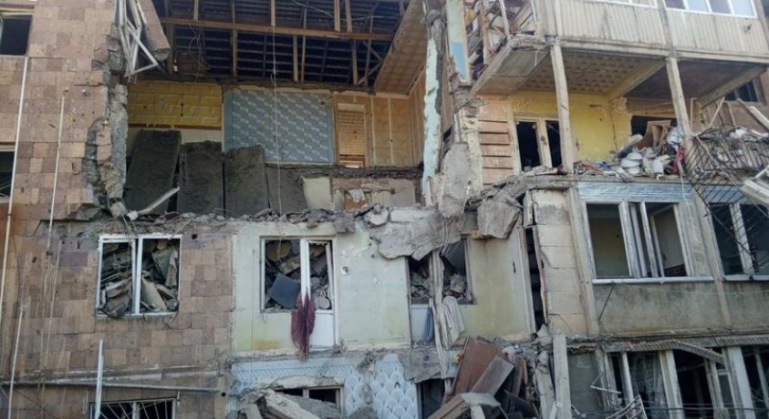 სომხეთის ქალაქ ჩამბარაკში საცხოვრებელი კორპუსში გაზის გაჟონვას აფეთქება მოჰყვა