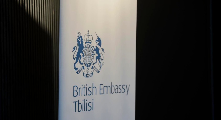 ბრიტანეთის საელჩო: „გაურკვევლობის გამო, გვიწევს გავაუქმოთ დაგეგმილი საგრანტო წინადადებები“