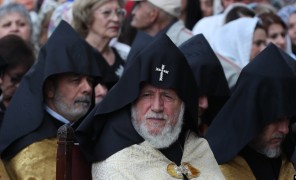 თავდასხმა ეკლესიაზე თუ პასუხი ეკლესიას? – პრემიერისა და პატრიარქის ბრძოლა სომხეთში