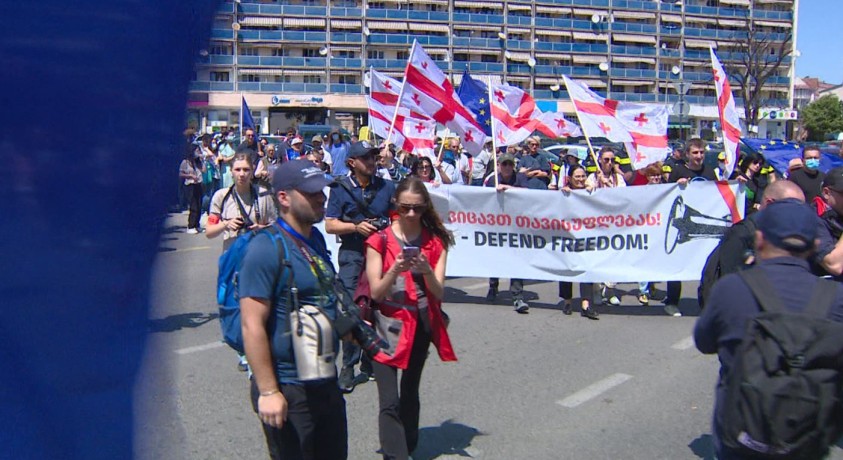 „ვიცავთ მედიას, ვიცავთ თავისუფლებას!”-  მედიის სოლიდარობის აქცია თბილისში