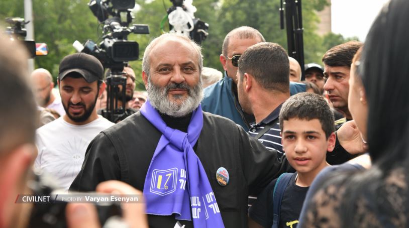 სომხეთში დააკავეს მთავარეპისკოპოსი ბაგრატ გალსტანიანი