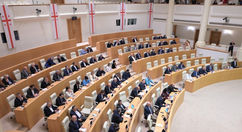 „ქართული ოცნების” გადაწყვეტილებით, გიორგი გახარიას პარტიის დეპუტატებს მანდატები გაუუქმდათ